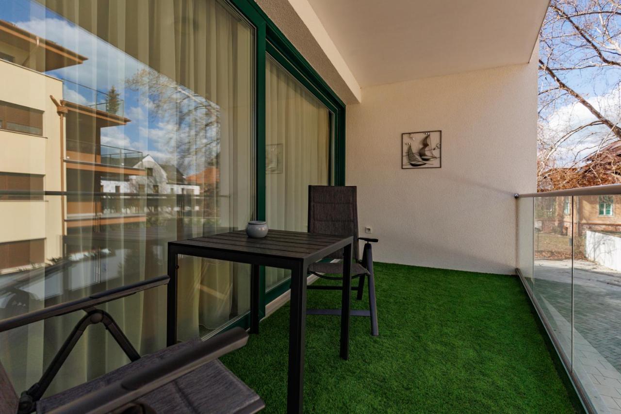 Villa Bauhaus Wellness Apartman Шіофок Екстер'єр фото