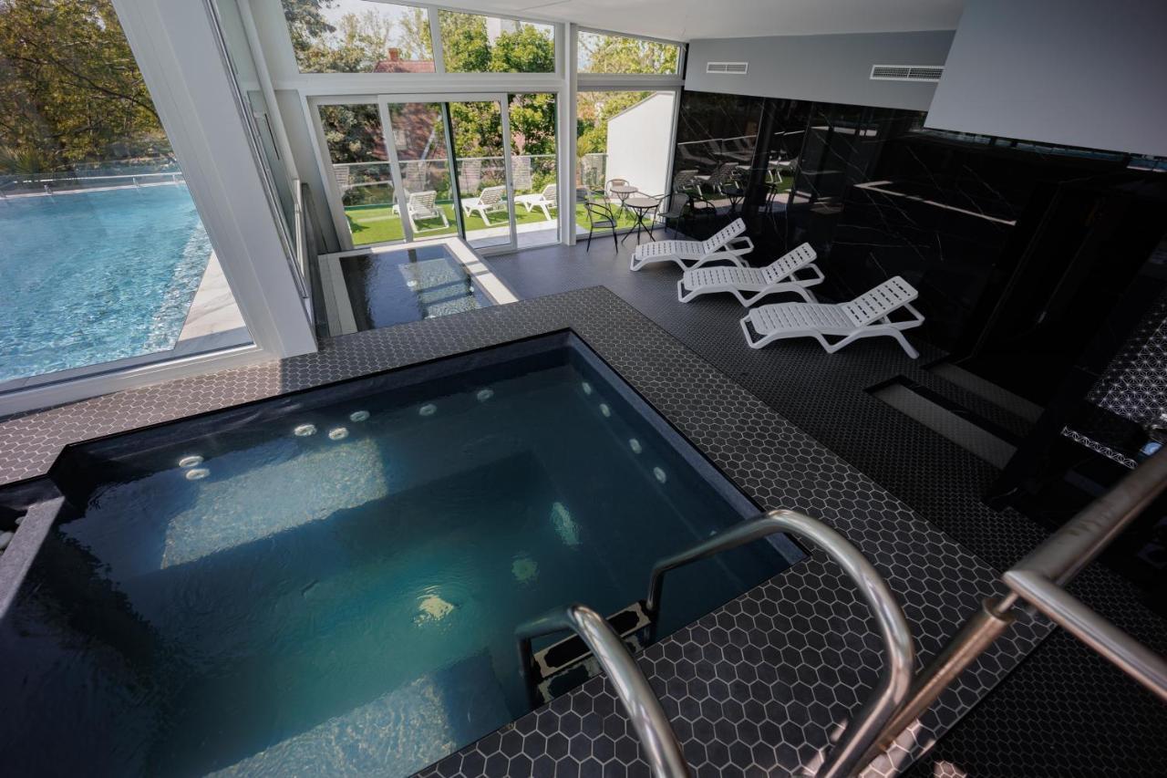 Villa Bauhaus Wellness Apartman Шіофок Екстер'єр фото