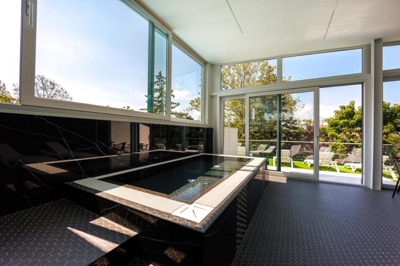Villa Bauhaus Wellness Apartman Шіофок Екстер'єр фото