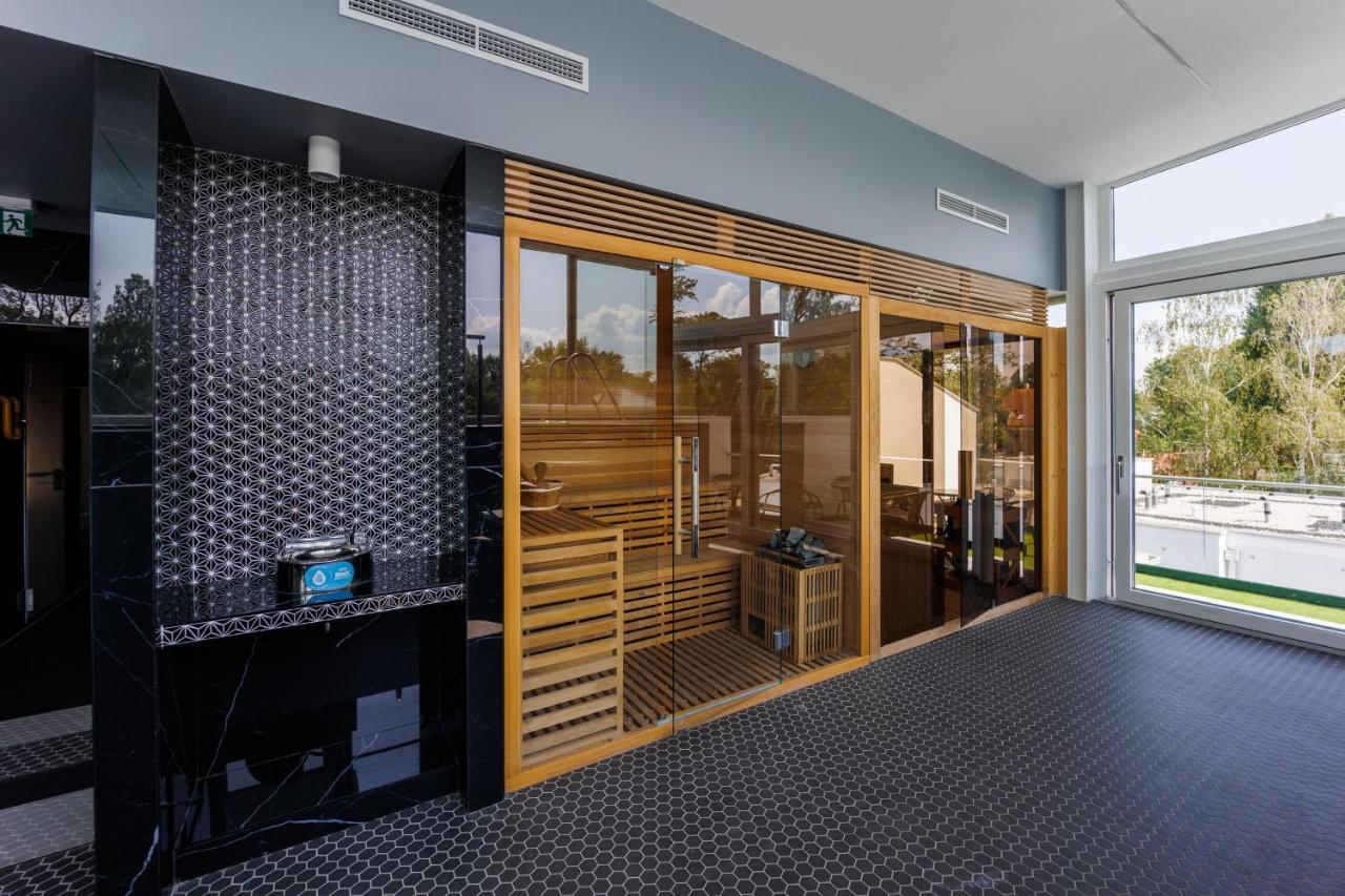 Villa Bauhaus Wellness Apartman Шіофок Екстер'єр фото