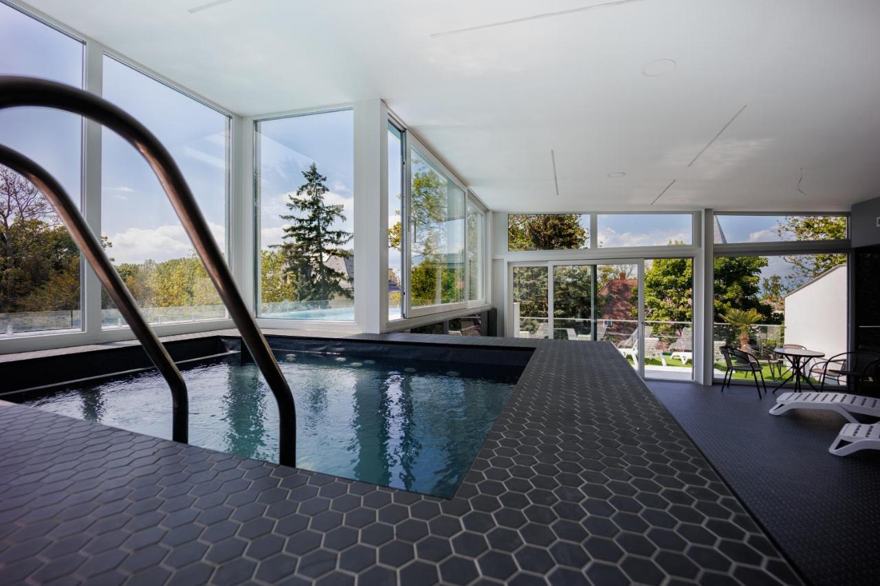 Villa Bauhaus Wellness Apartman Шіофок Екстер'єр фото