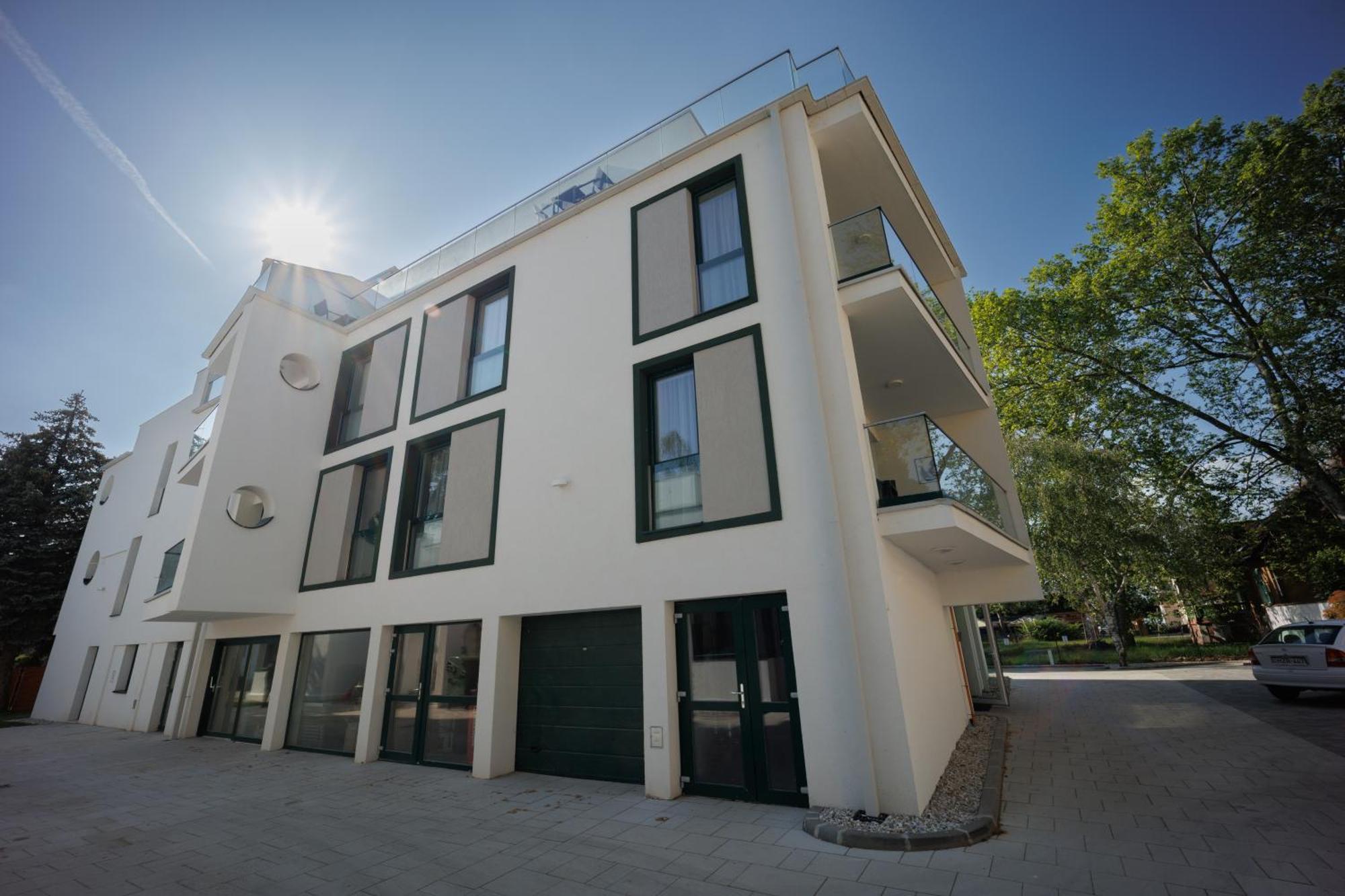 Villa Bauhaus Wellness Apartman Шіофок Екстер'єр фото