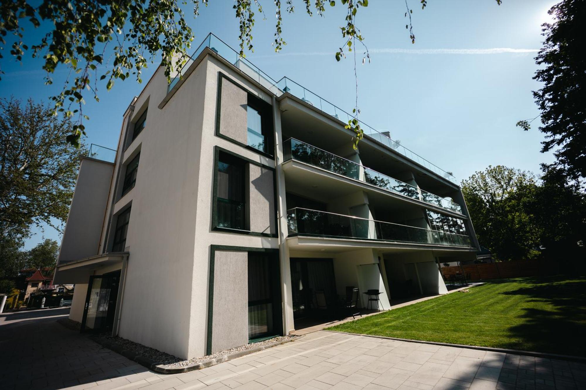 Villa Bauhaus Wellness Apartman Шіофок Екстер'єр фото